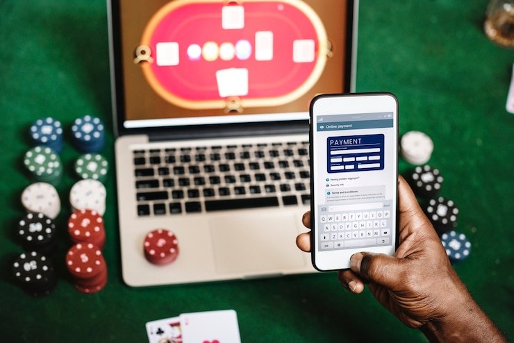 Gambaran simbol keamanan digital dengan kunci dan perlindungan data dalam jaringan internet